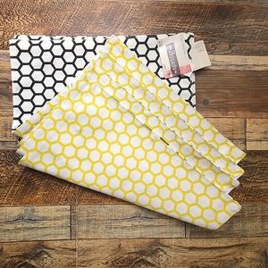Honeycomb Reversible Placemat Set of 4 NWT
